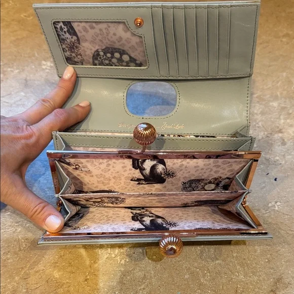 Ted Baker Mint beautiful light grey Wallet with RoseGold Accents - Picture 6 of 12